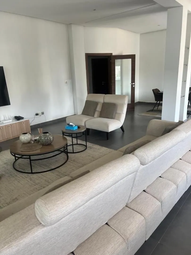 Appartement F4 Luxe - 3 Chambres Avec Jardin - Almadies Dakar Apartment